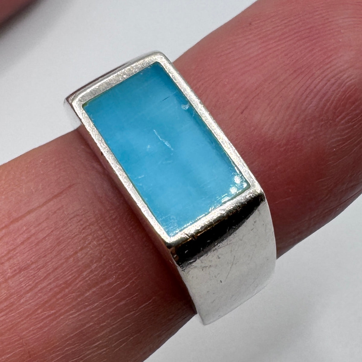 Jolie bague en argent et verroterie