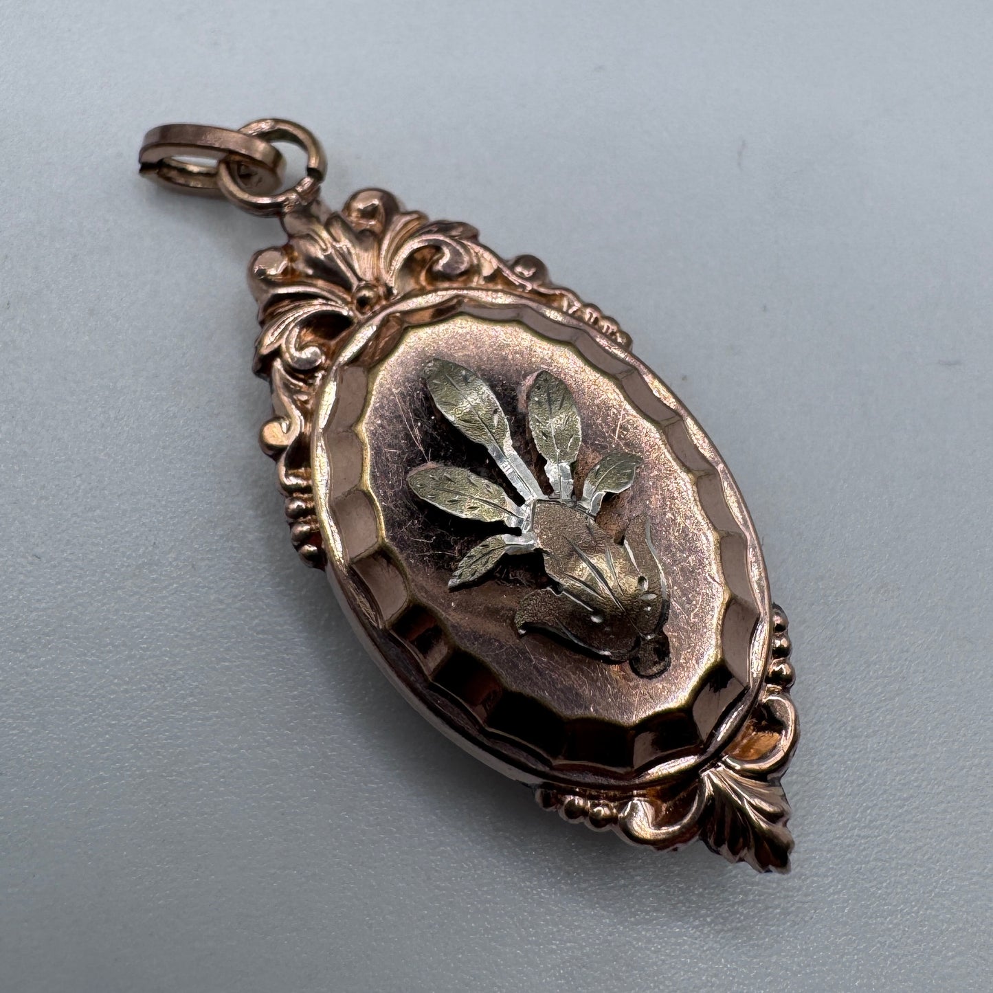 Pendentif ancien porte photo en plaqué or
