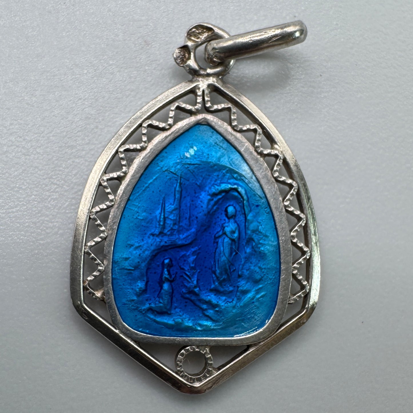 Médaille religieuse ancienne « Sainte Vierge » en argent emaillé