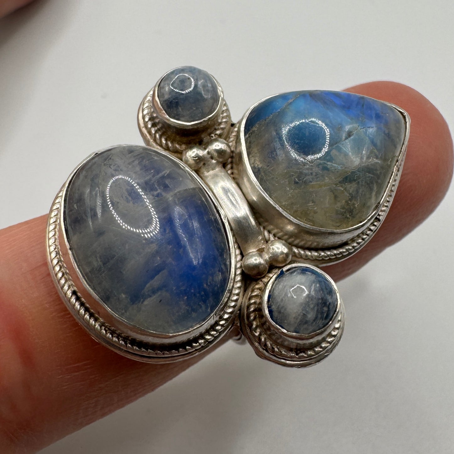 Grosse Bague en argent et pierres de Lune