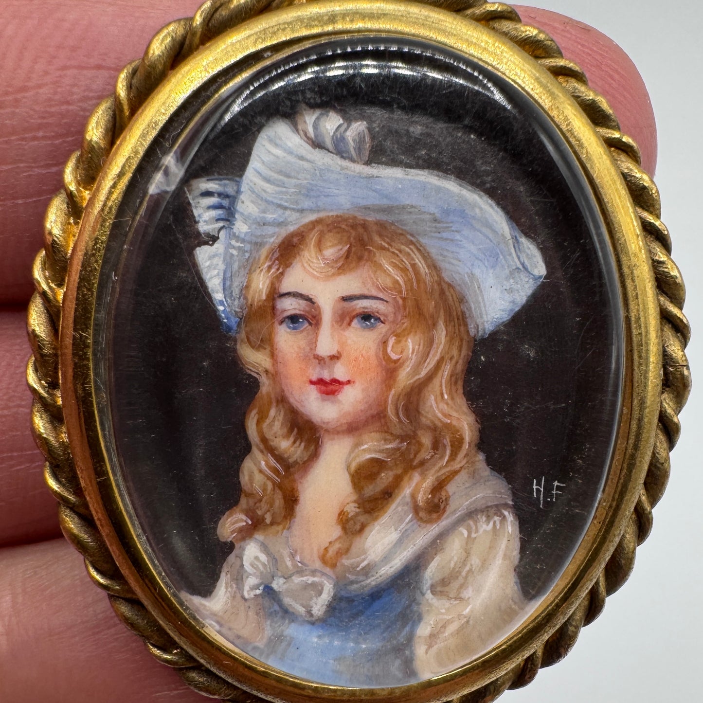 Superbe broche ancienne - portrait miniature peint à la main