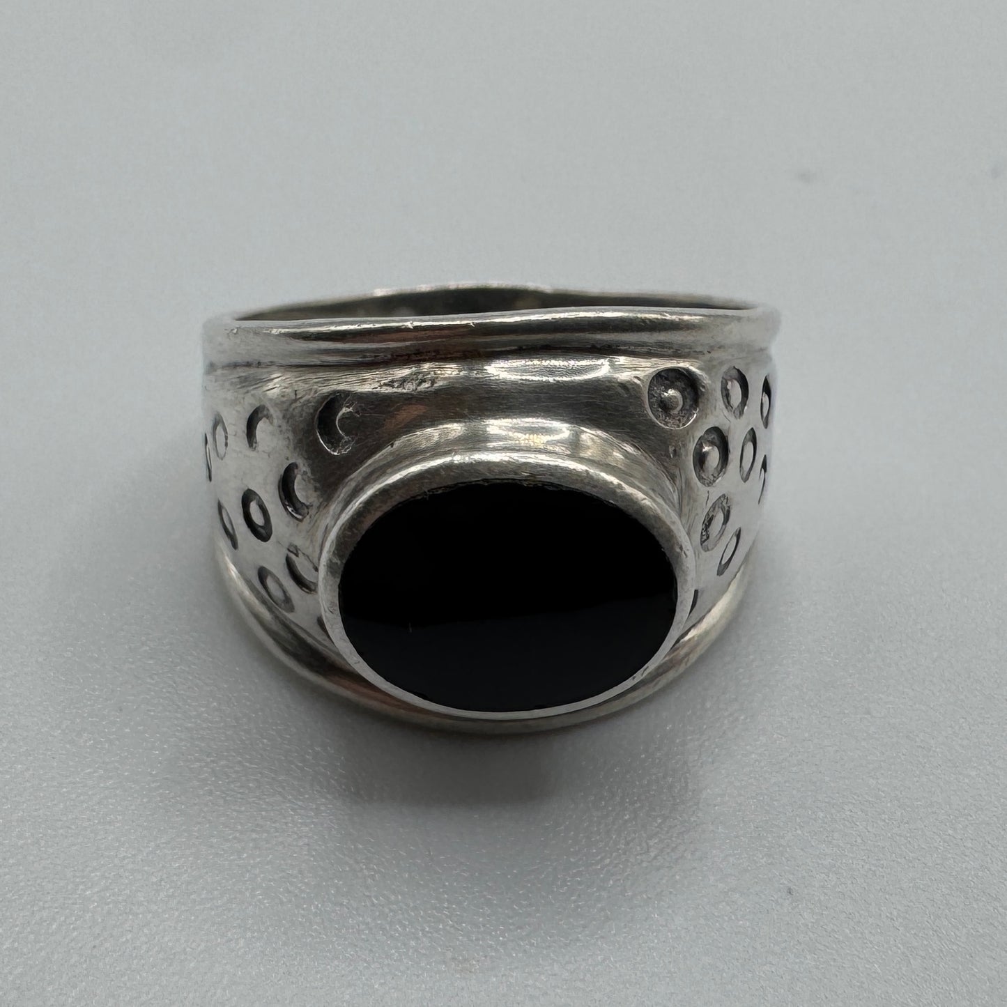 Bague en argent et onyx