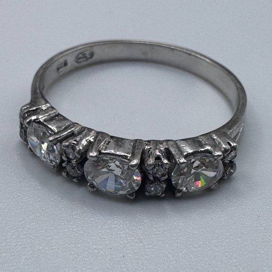 Jolie bague en argent et brillants