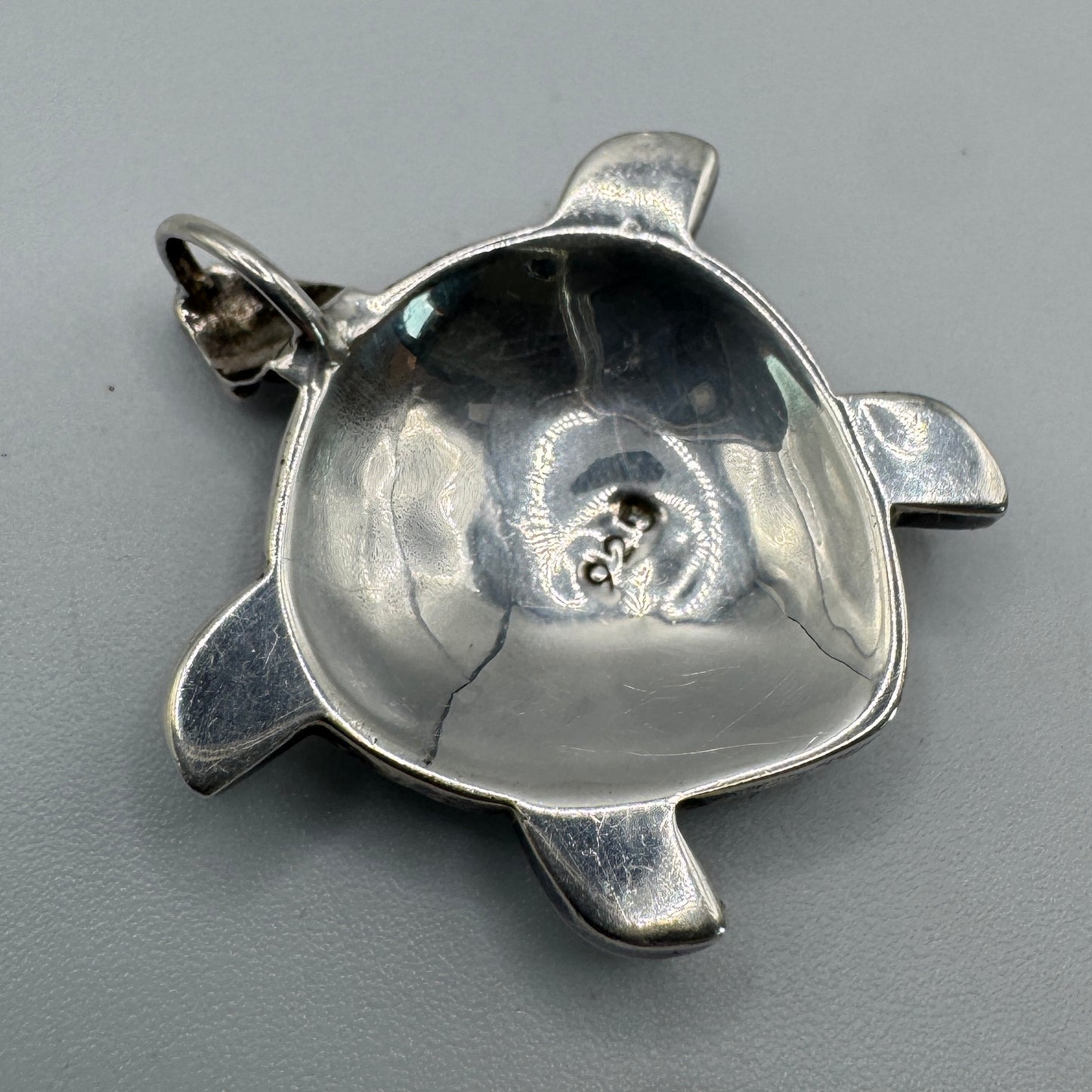 Pendentif « Tortue » argent massif et nacre