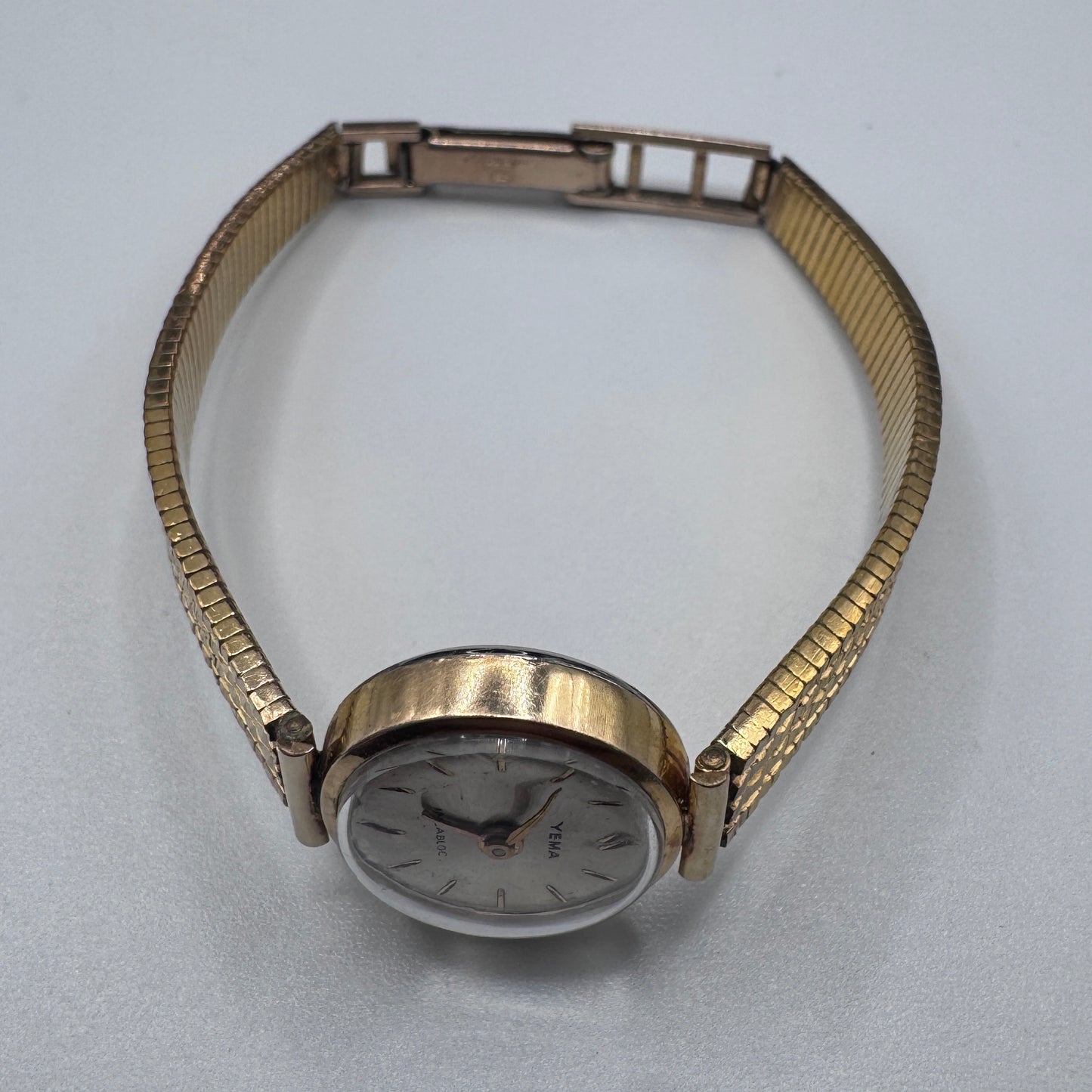 Montre bracelet mécanique de femme ancienne YEMA - plaqué or