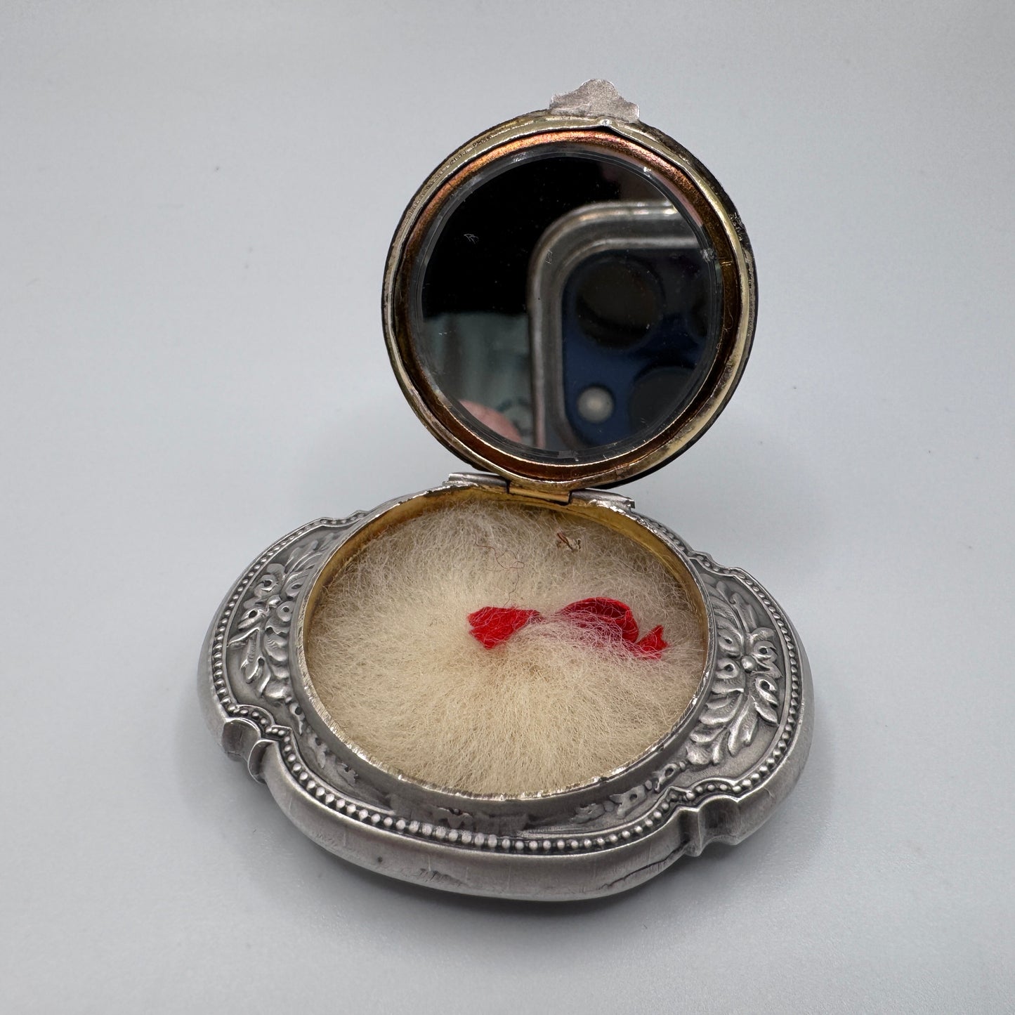 Petite boîte ancienne poudrier style Louis XVI - argent massif