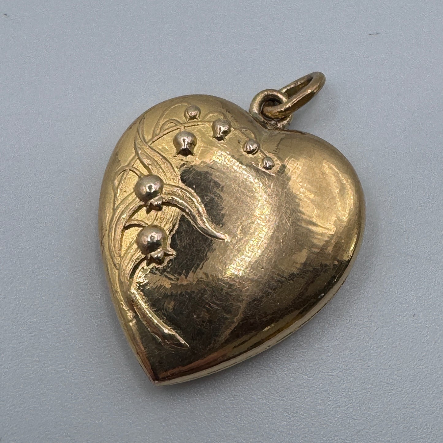 Pendentif ancien Art Nouveau en plaqué or « décor muguet »