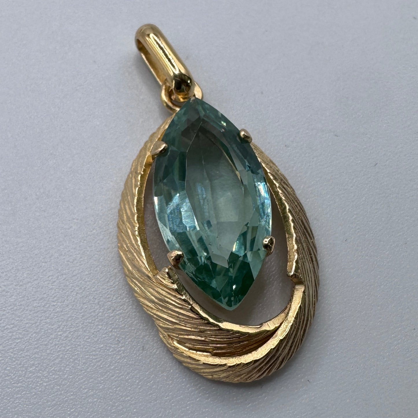 Pendentif ancien en plaqué or et verre taillé - neuf stock ancien bijoutier