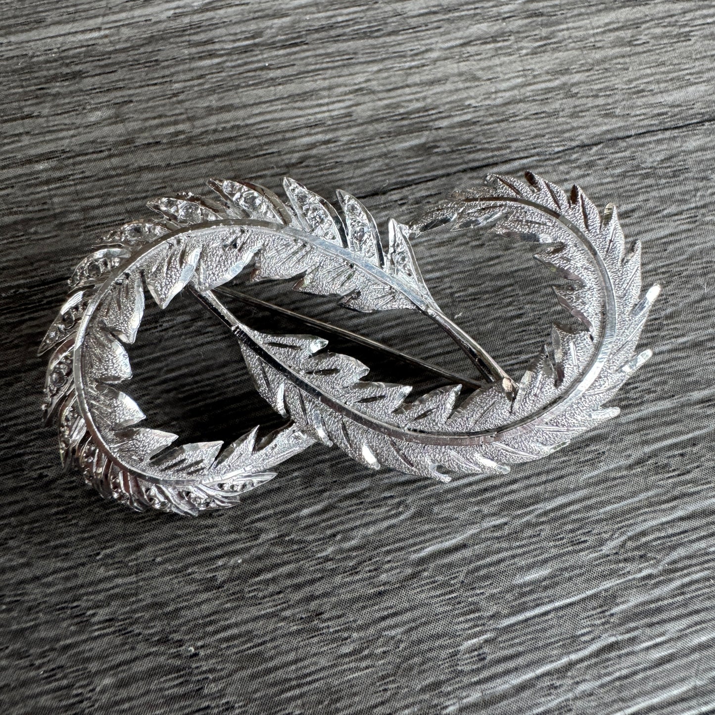 Broche ancienne « décor de plumes » argent massif