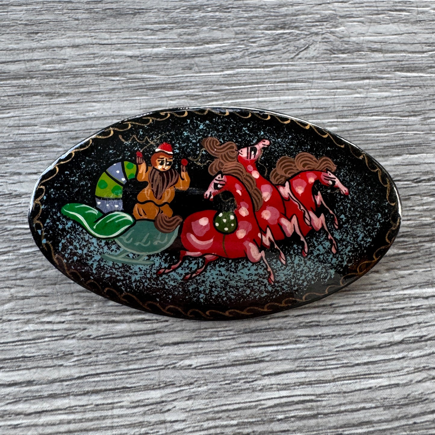 Broche Vintage Russe - bois laqué peint