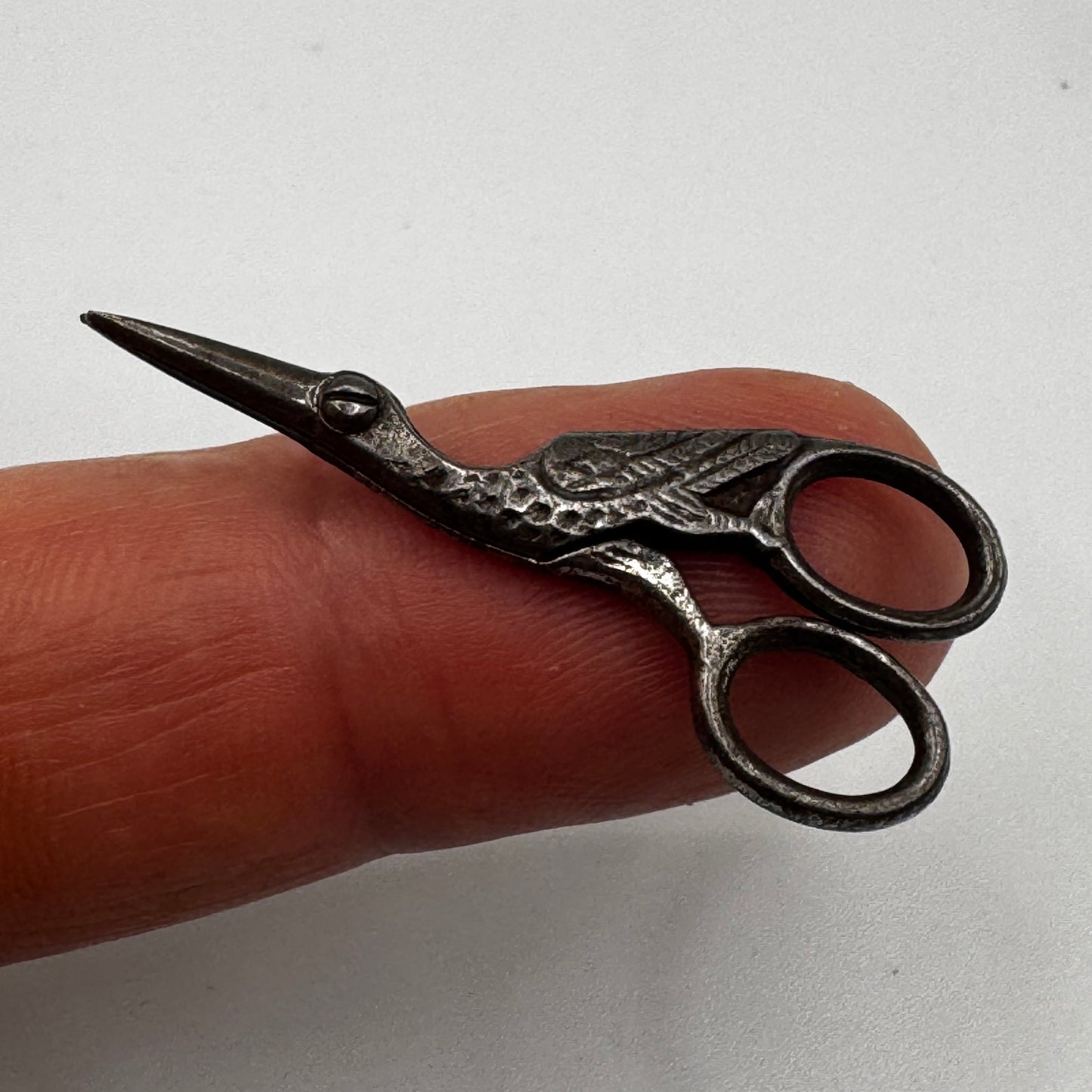 Rare paire de Ciseaux de couture Ancien miniature « cigogne »