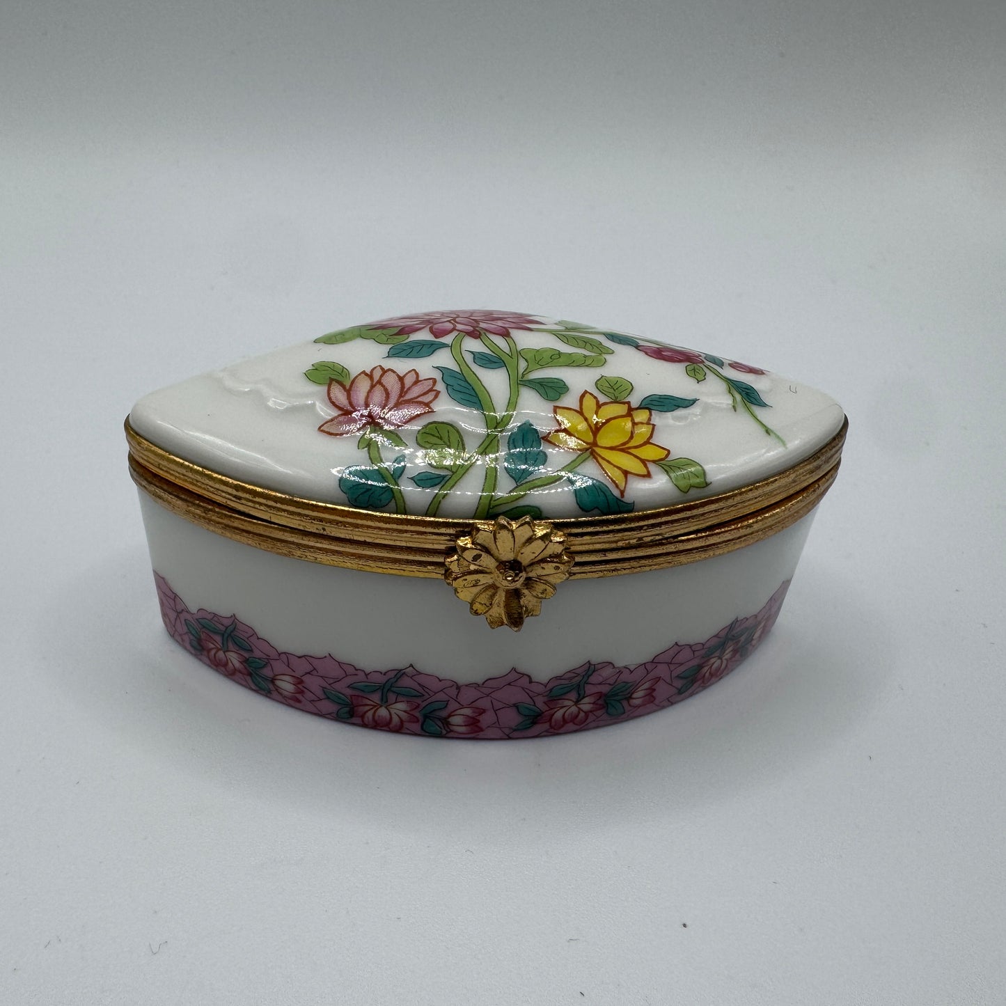 Boîte à Pilules en Porcelaine de Paris - Décor Floral chrysanthèmes