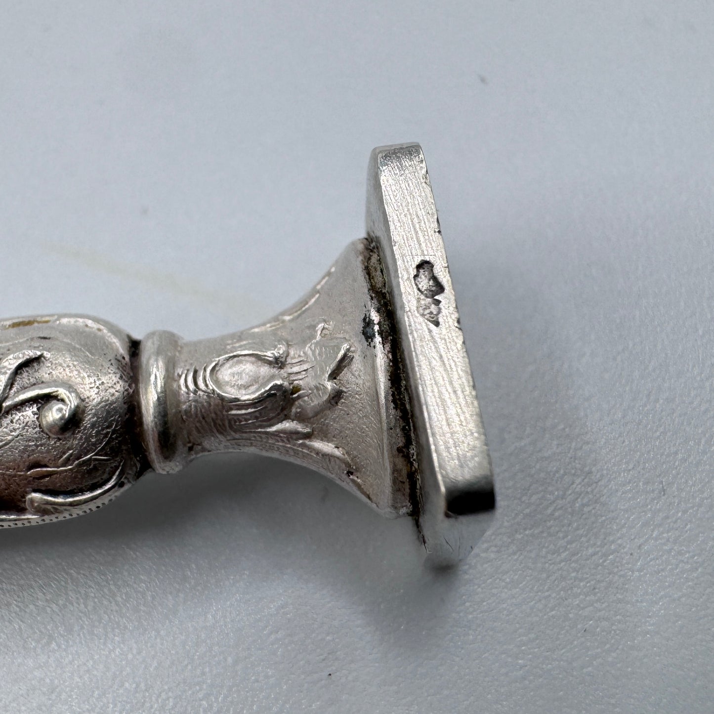 Cachet Sceau ancien Art Nouveau en Argent - « décor muguet »