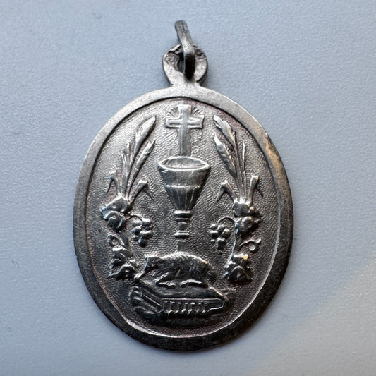 Médaille religieuse ancienne en argent « calice »