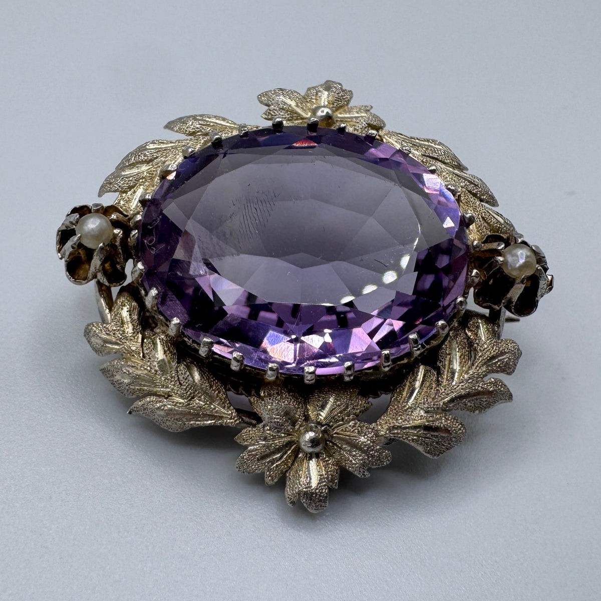 Broche ancienne en argent vermeil et cabochon améthyste - vers 1900