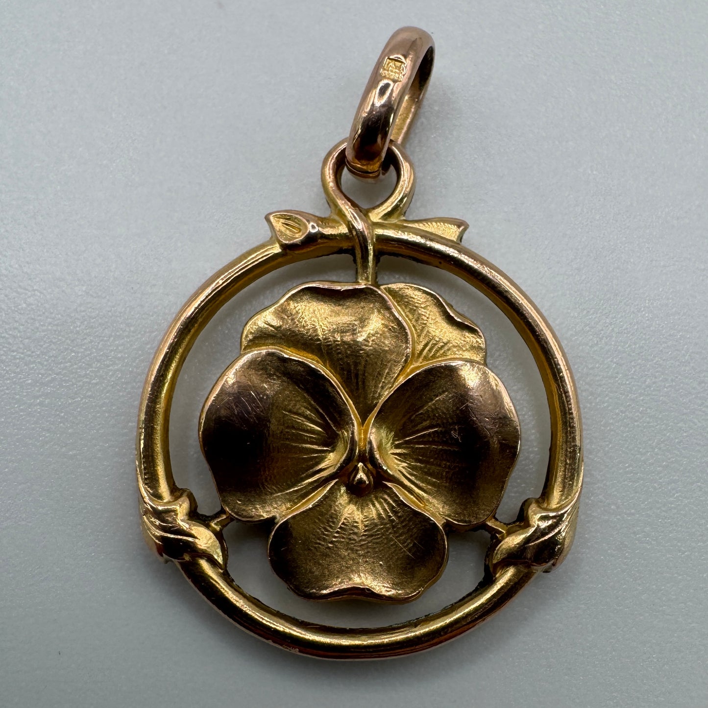 Pendentif ancien Art Nouveau « fleur Pensée » en plaqué or FIX