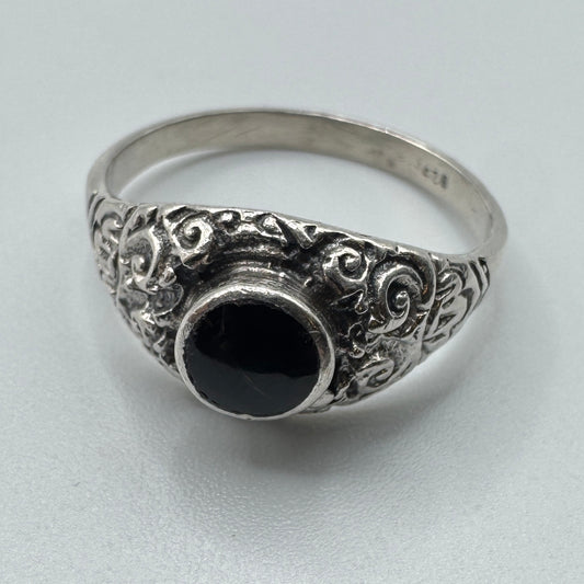 Jolie Bague en argent et pierre noire