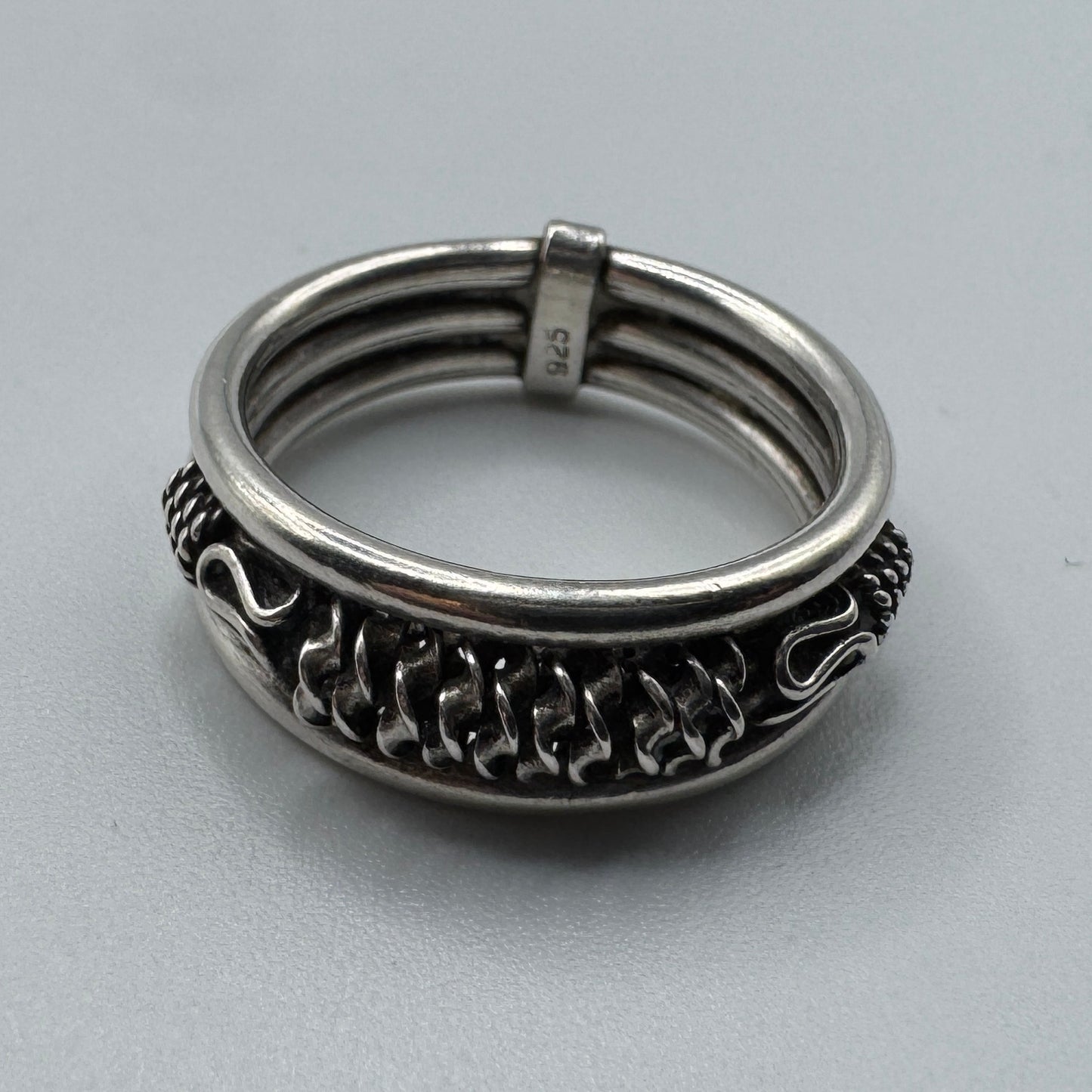 Bague en argent motif ethnique