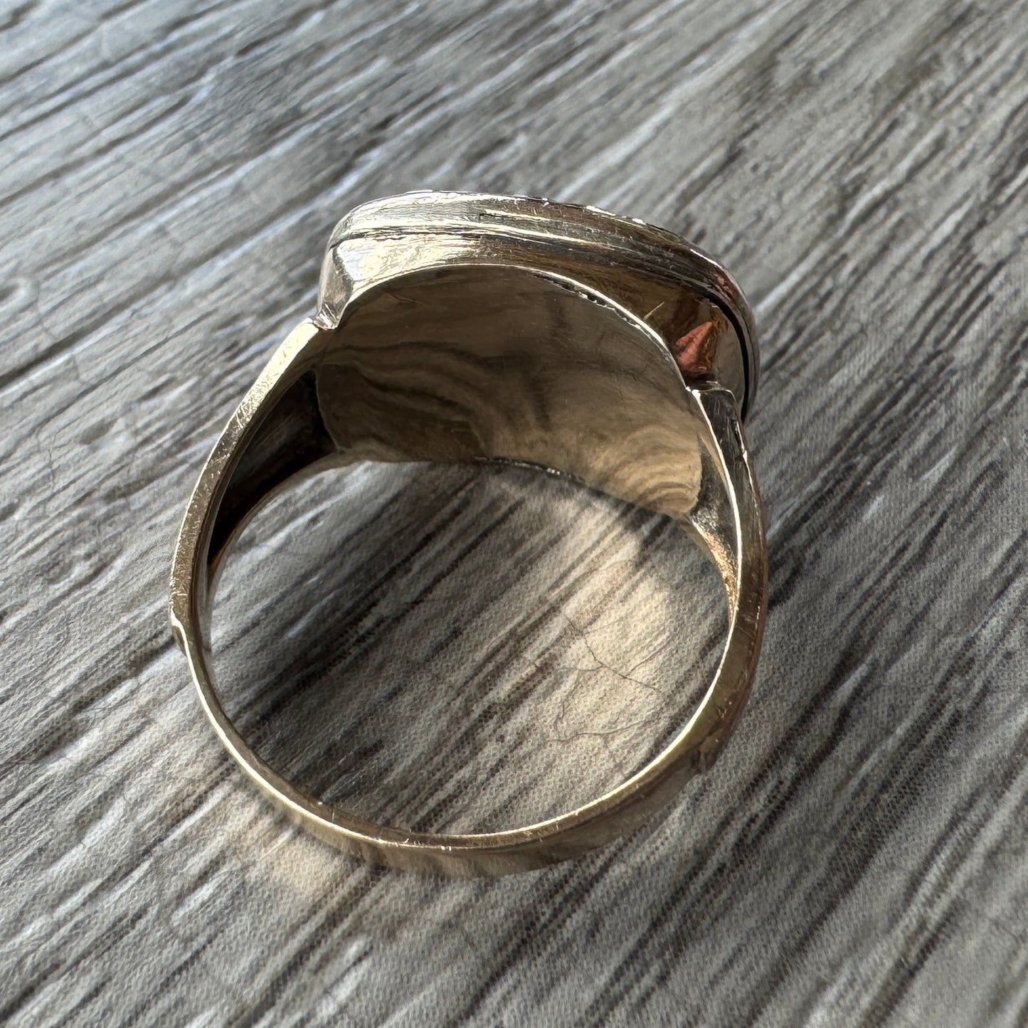 Bague ancienne XIXe en or 14 carats et agate cornaline