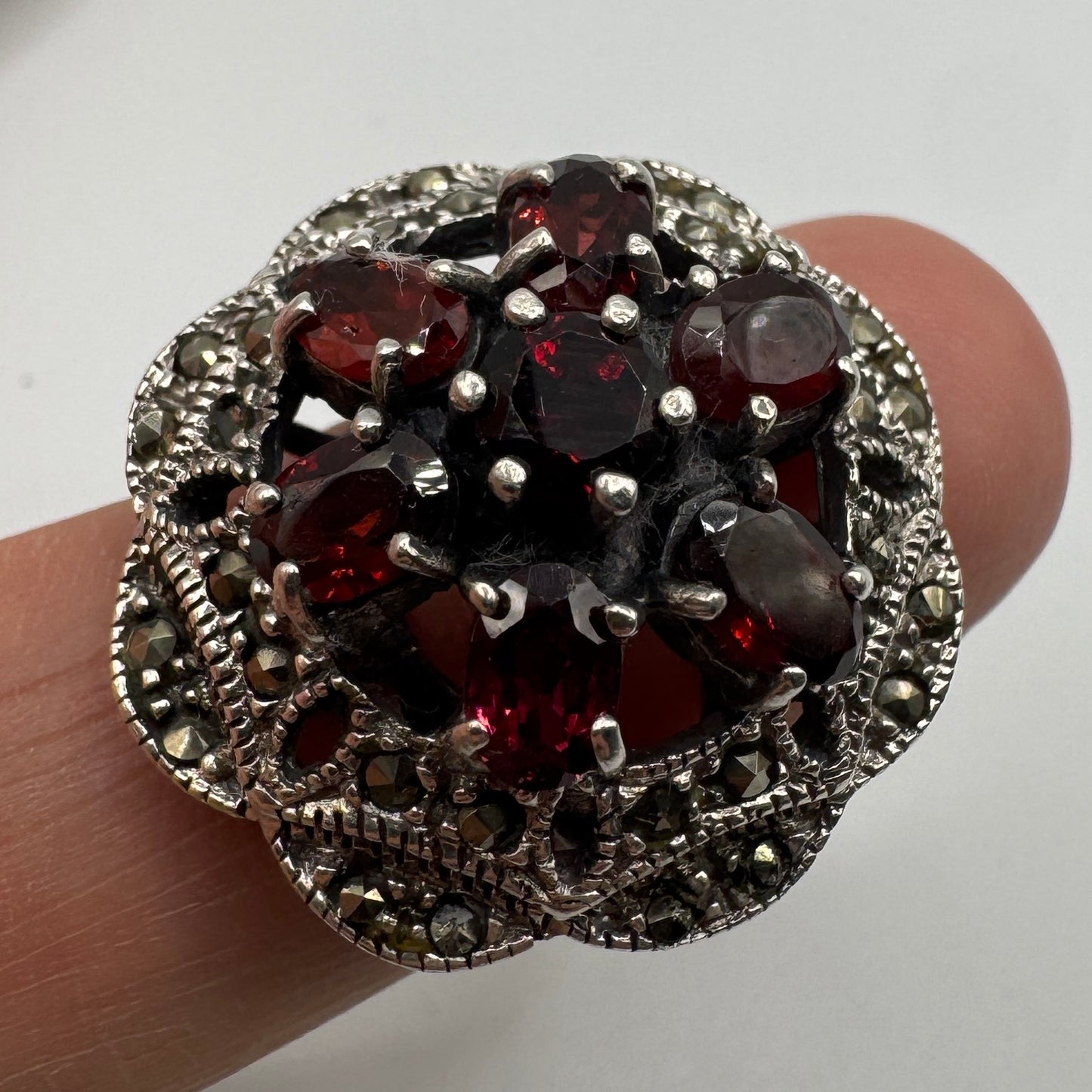 Grosse bague en argent et grenats