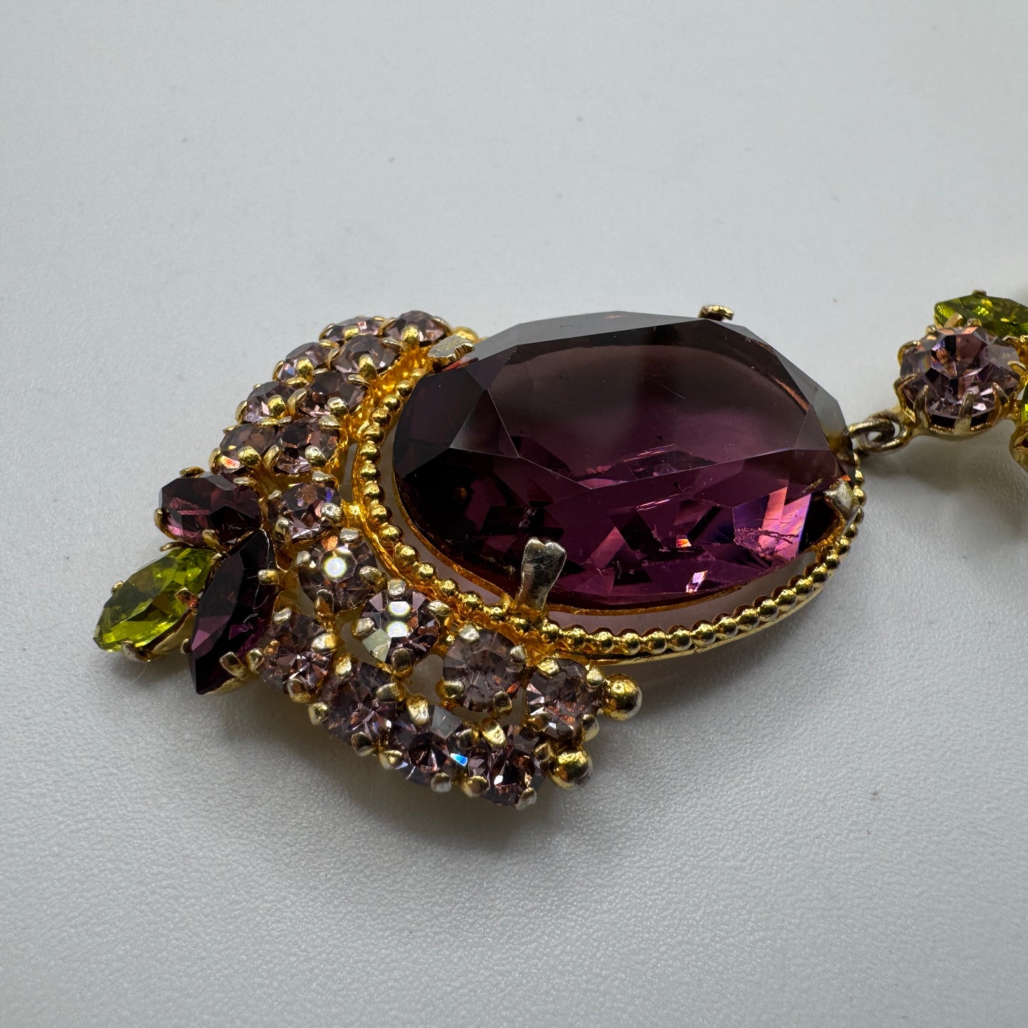 Broche ancienne Vintage - métal doré et verroterie