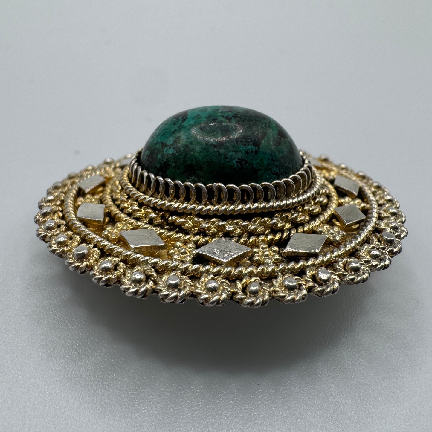 Broche ancienne en argent vermeil et malachite