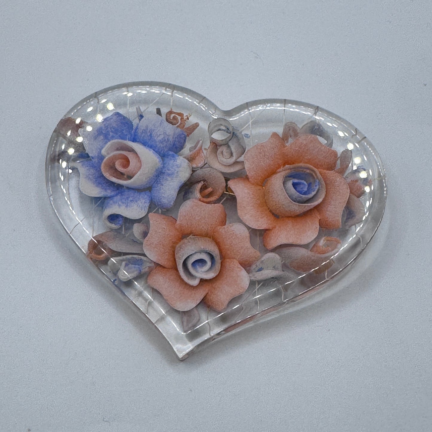 Grande Broche vintage « coeur » - lucite