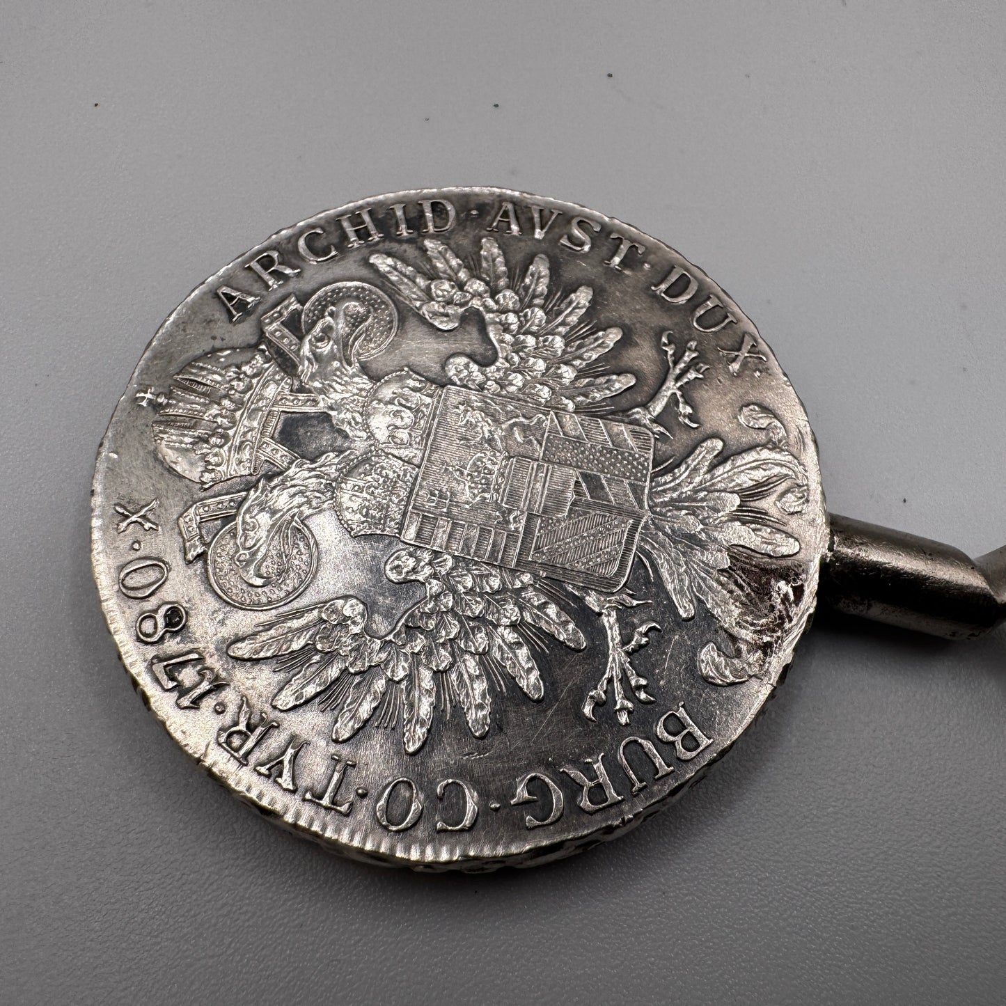 Rare ensemble Décapsuleur et tire bouchon ancien - Monnaies argent Thaler Marie Thérèse