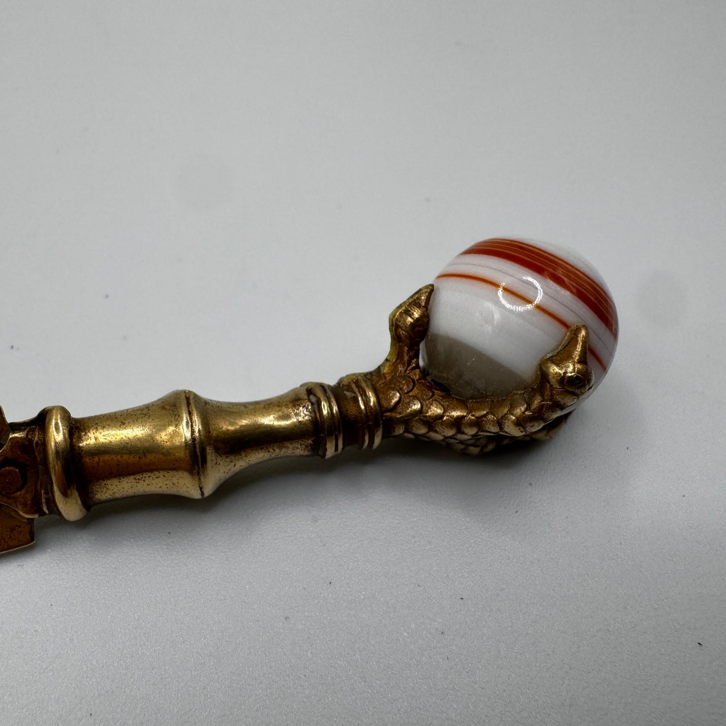 Ouvre lettre ancien en laiton et agate - serre d’aigle