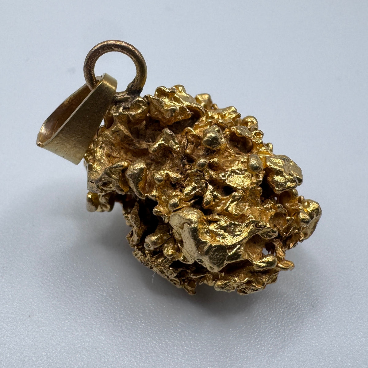 Joli Pendentif ancien porte bonheur « pépite » - plaque or