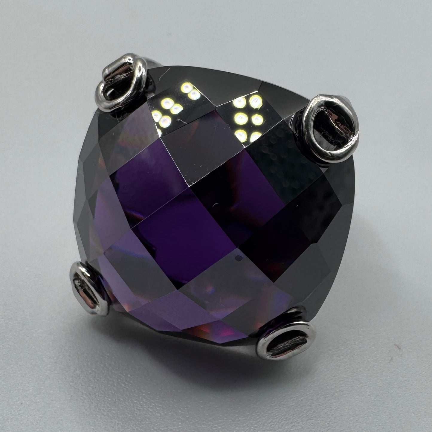 Grosse bague en argent et verroterie
