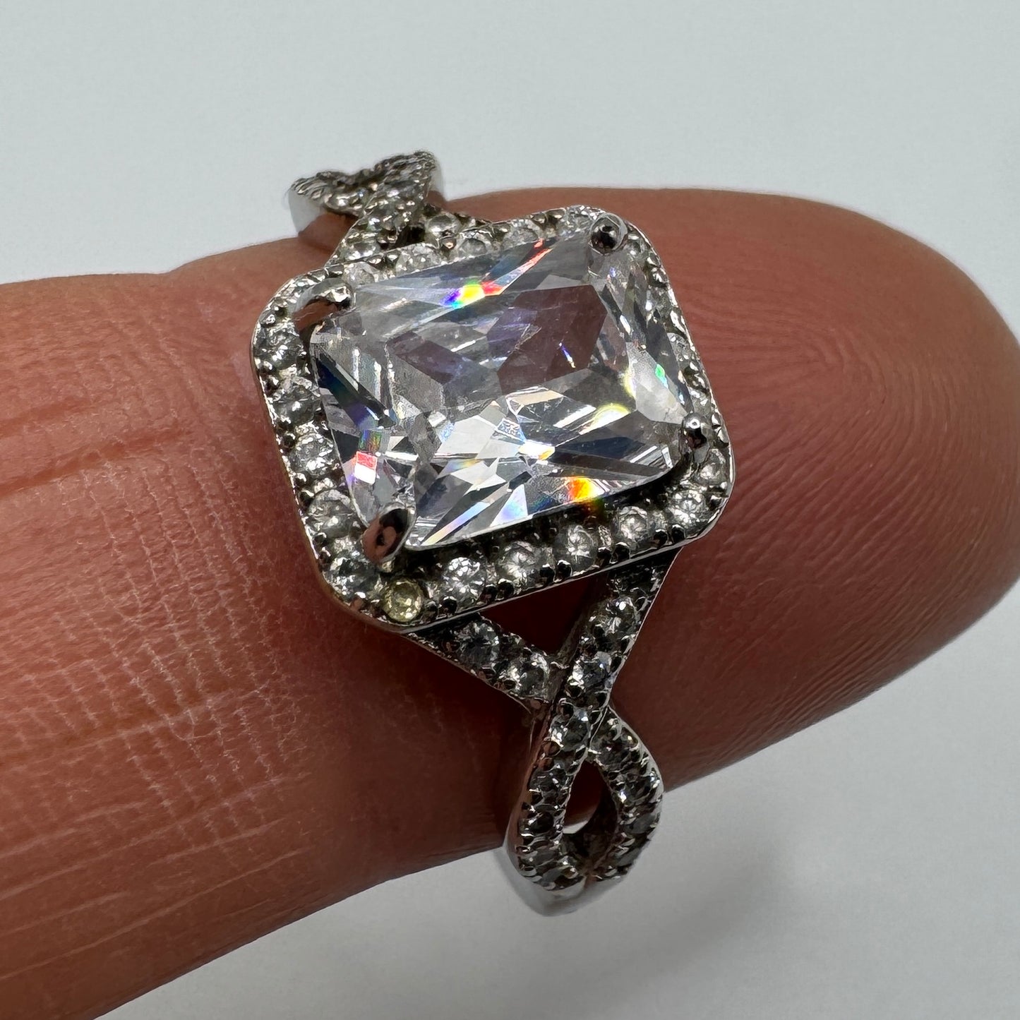 Jolie bague en argent et brillants