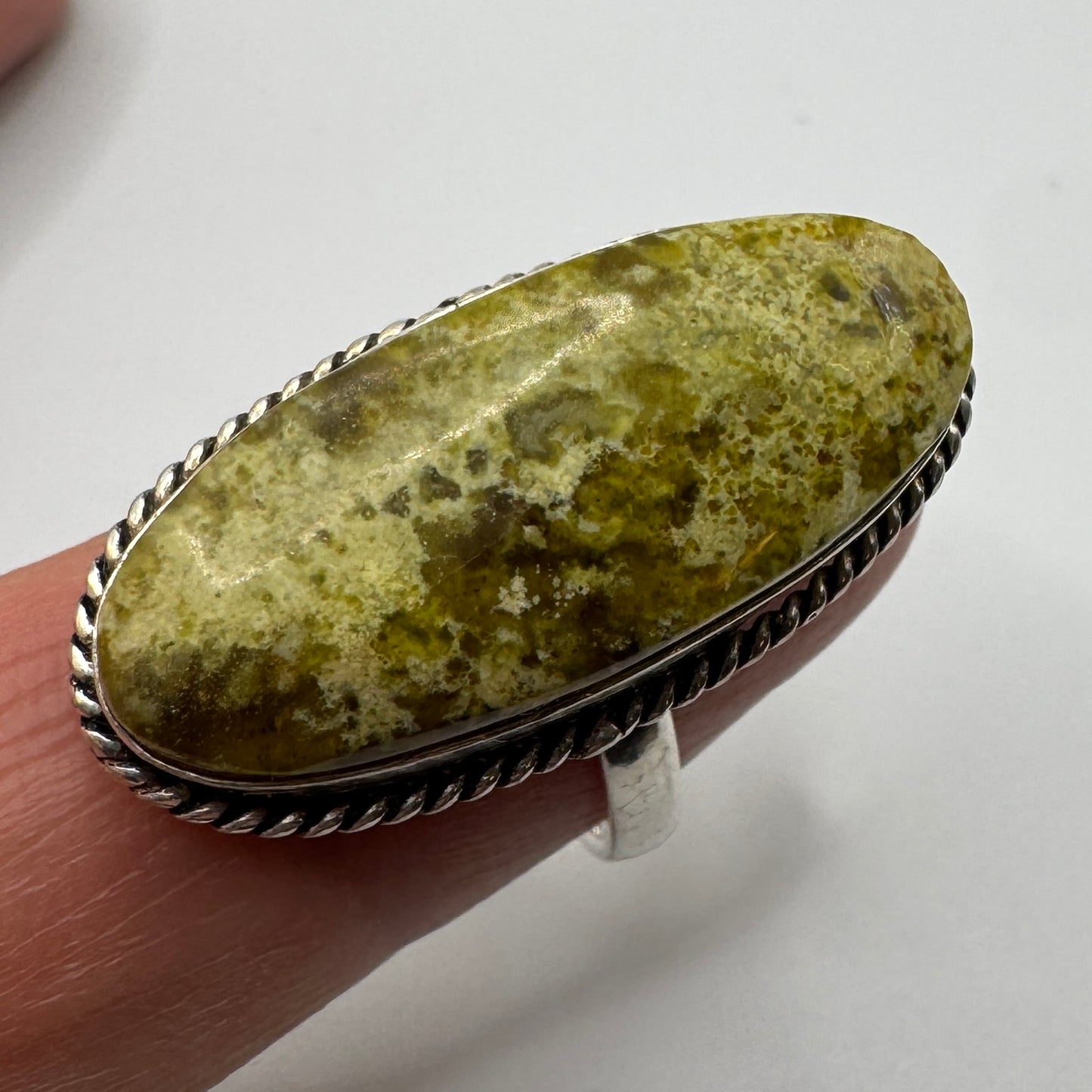 Grosse Bague en argent et pierre naturelle