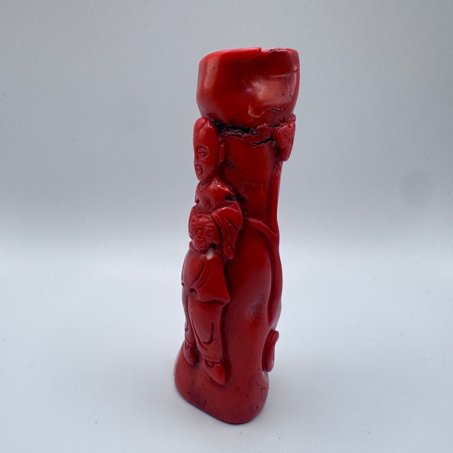 Sculpture chinoise ancienne en corail rouge  « l’enfant et son chien »