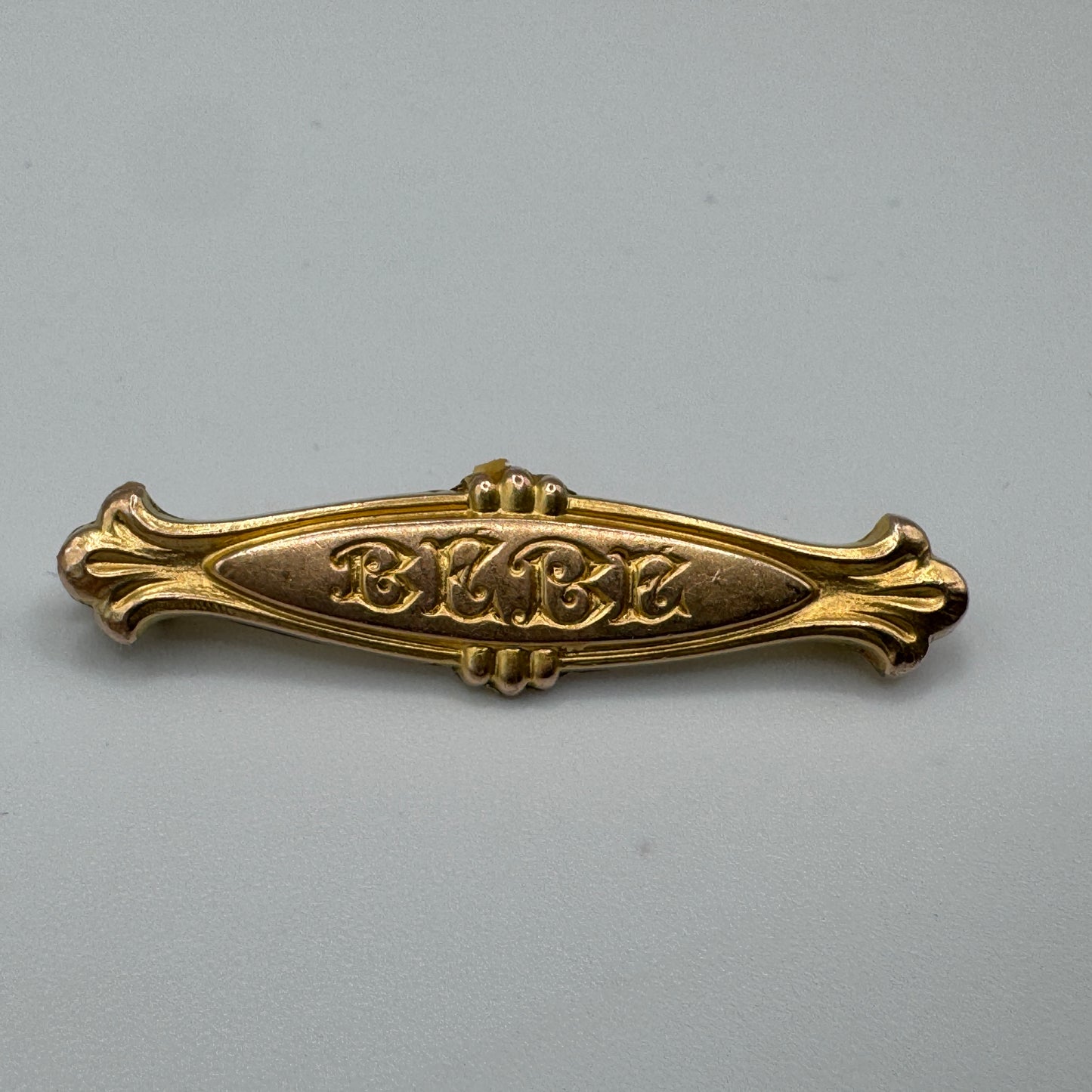 Broche ancienne plaque or « Bébé »