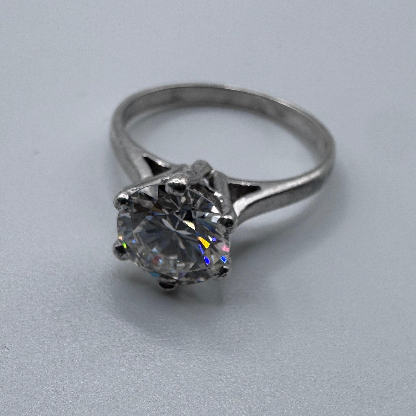 Jolie bague en argent et brillant