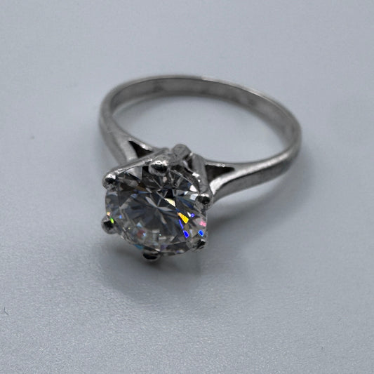 Jolie bague en argent et brillant