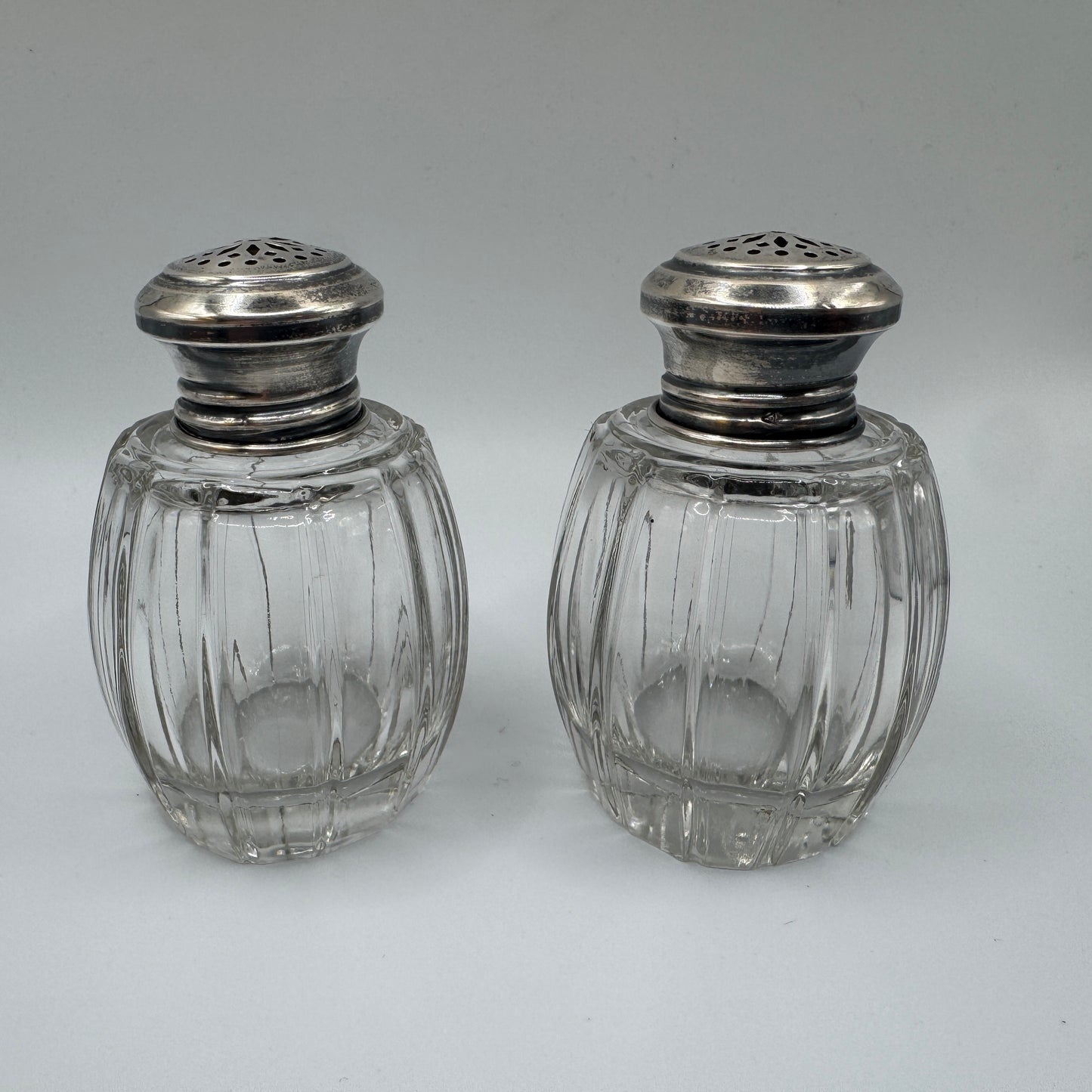 Paire de salières anciennes en cristal et argent