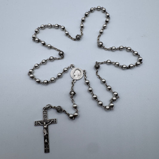 Chapelet ancien  entièrement en argent « fleur de Lys »
