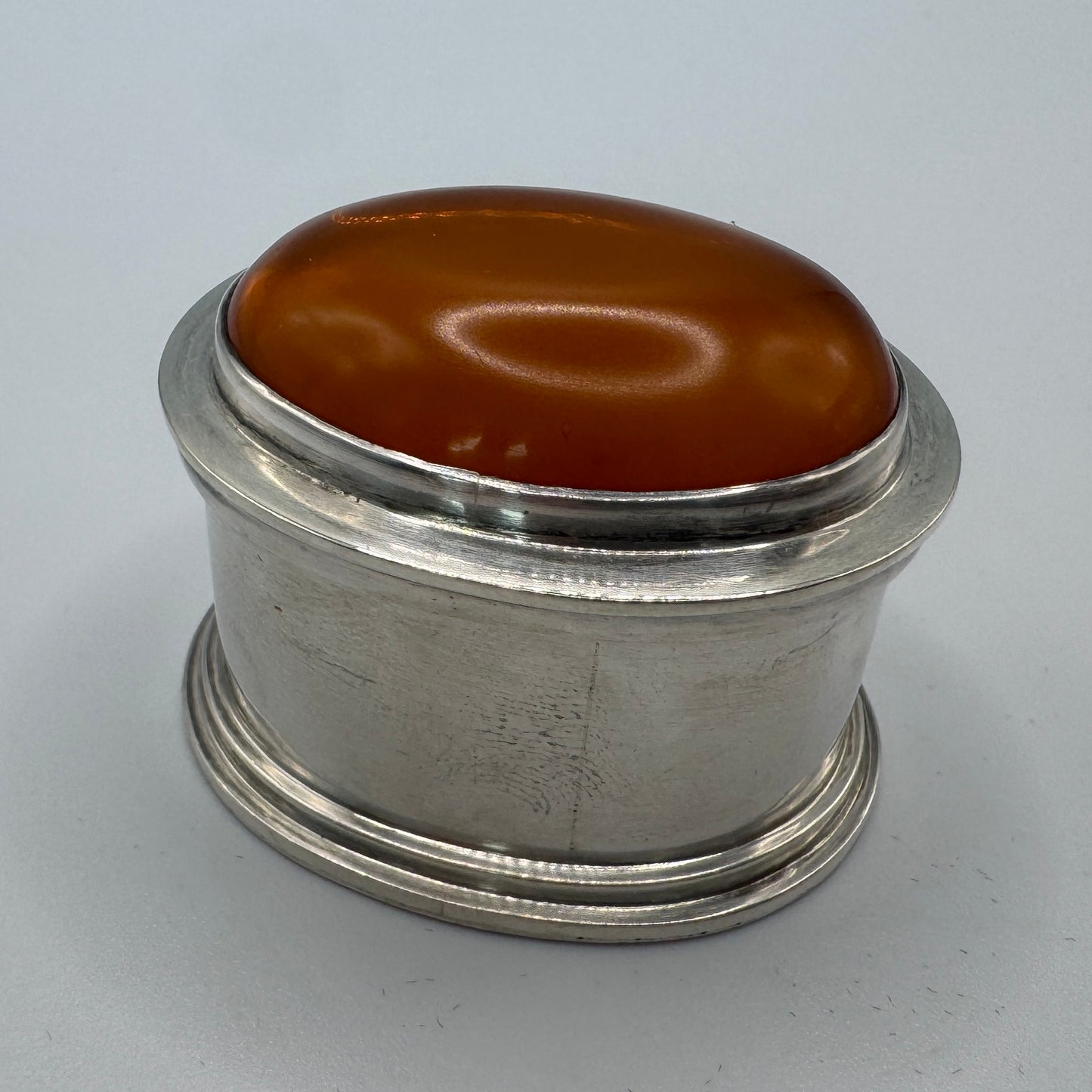 Superbe boîte pilulier en argent et ambre résine