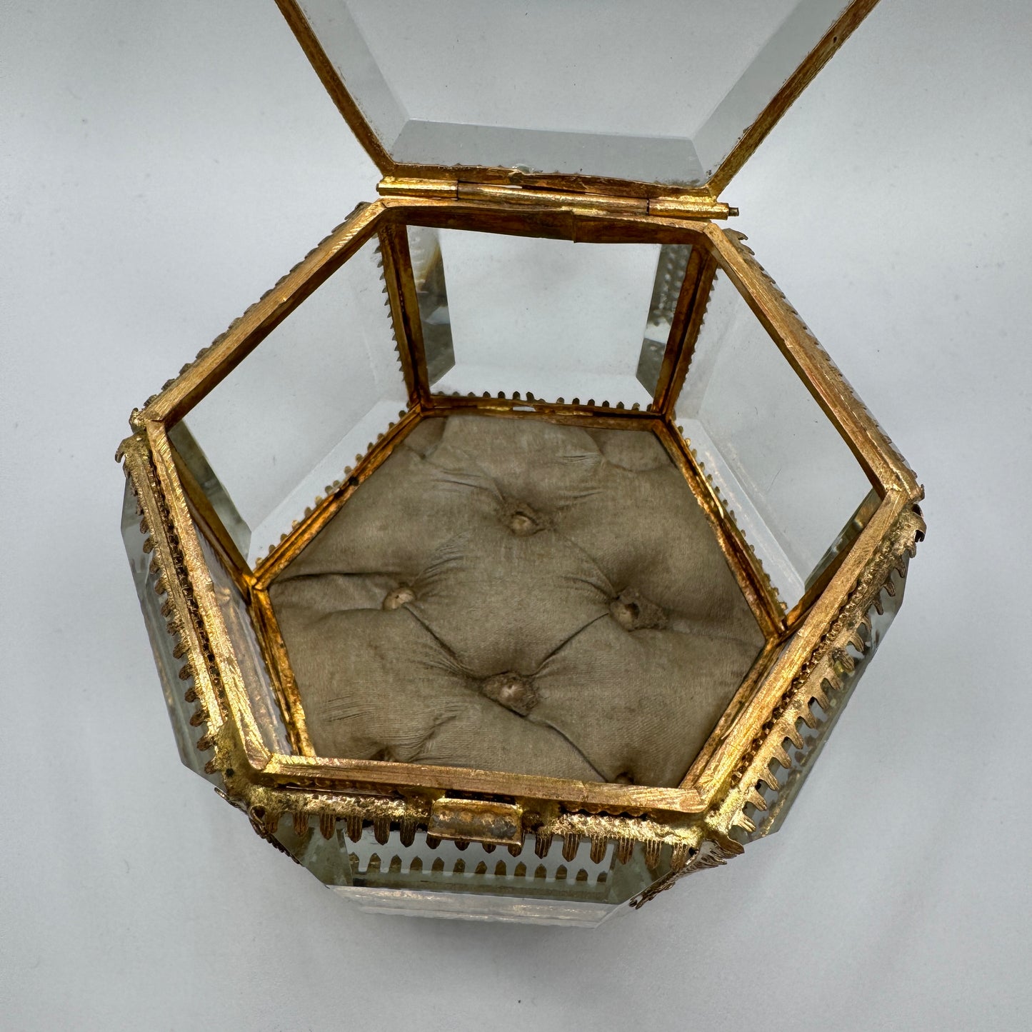 boîte à bijoux ancienne en verre biseauté