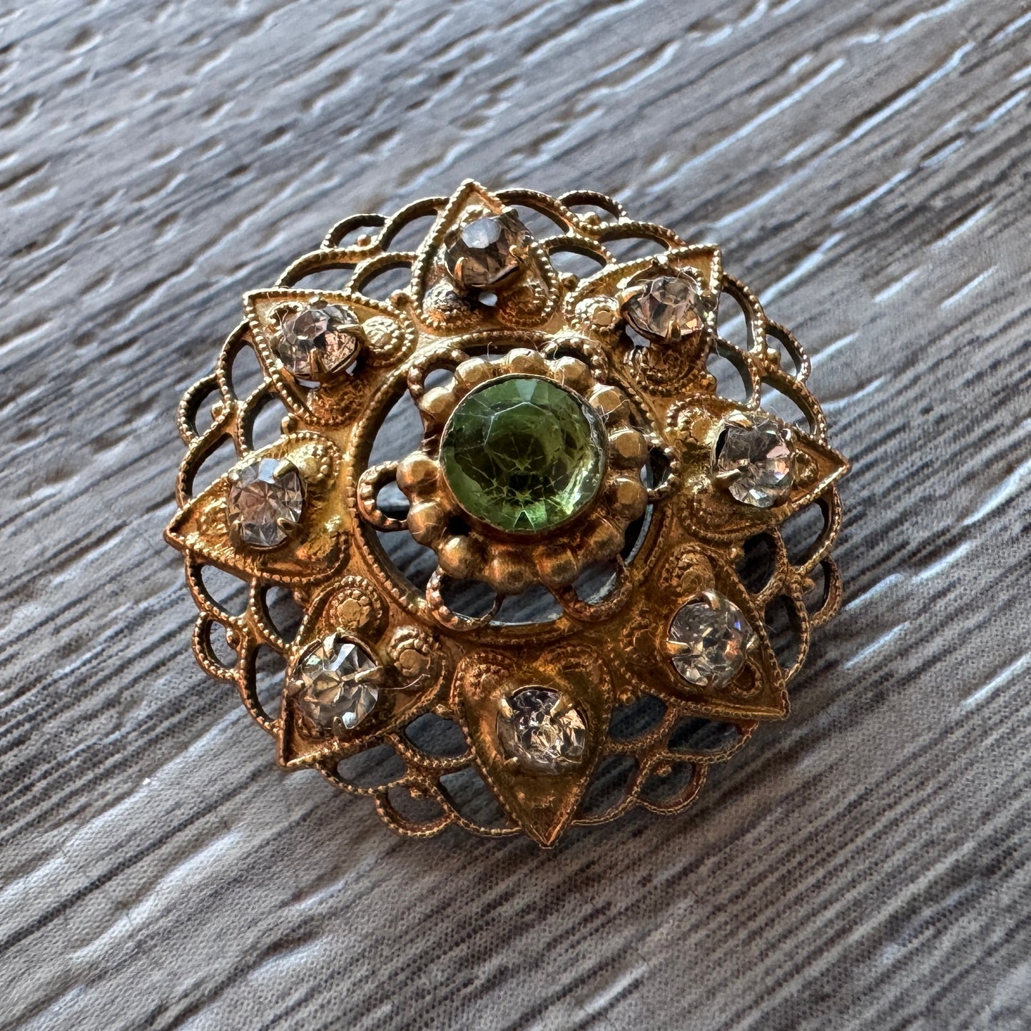 Broche ancienne en bronze - vers 1900