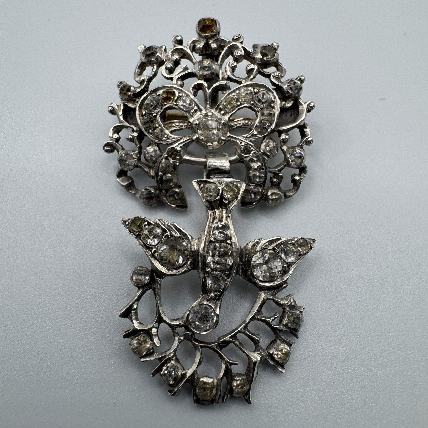 Rare Broche XIXe en argent - Saint Esprit 