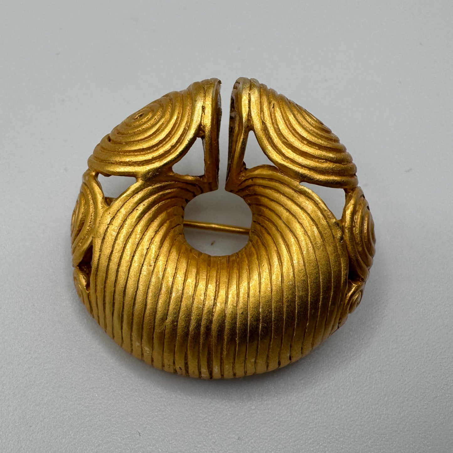 Broche créateur Vintage - métal doré