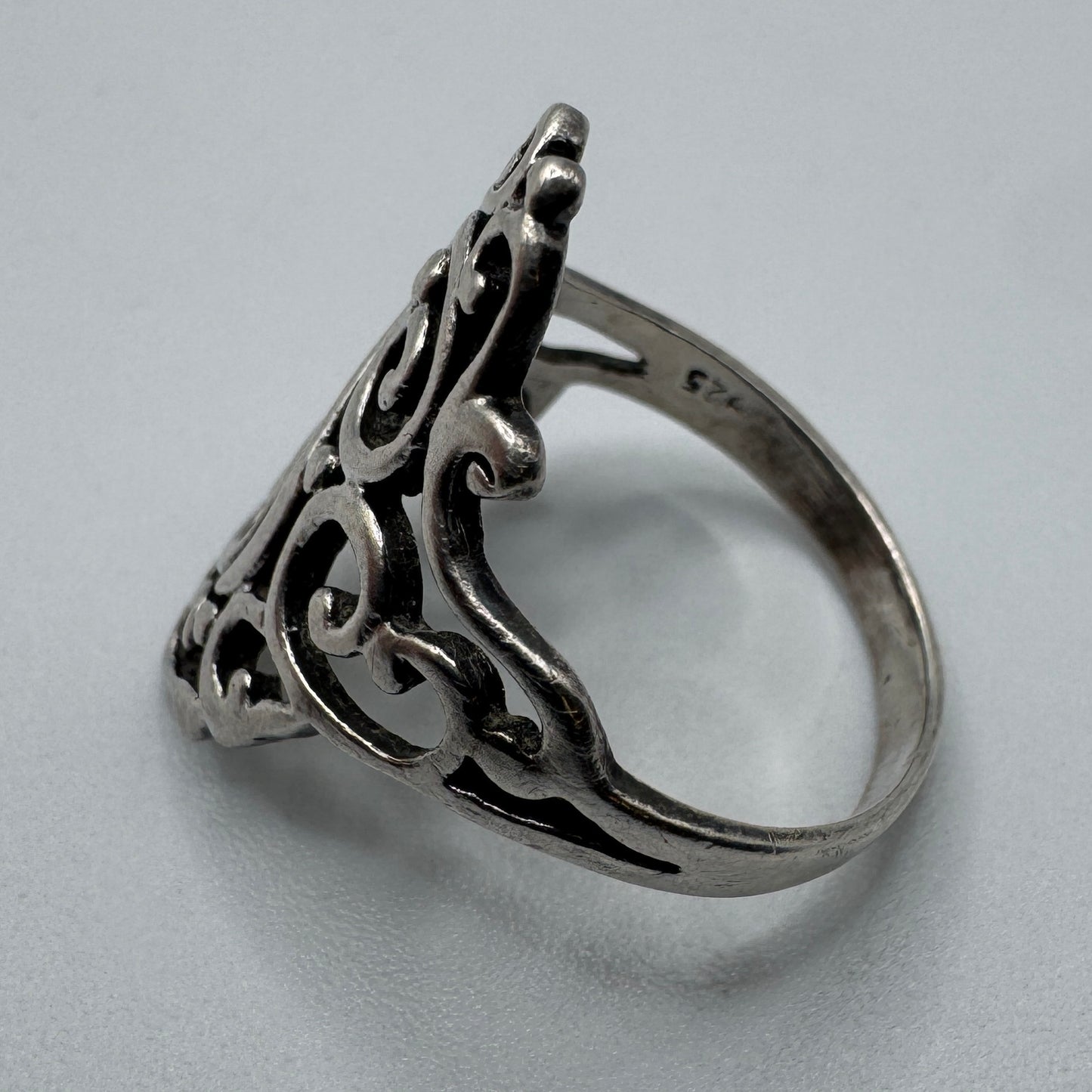 Bague en argent motif géométrique