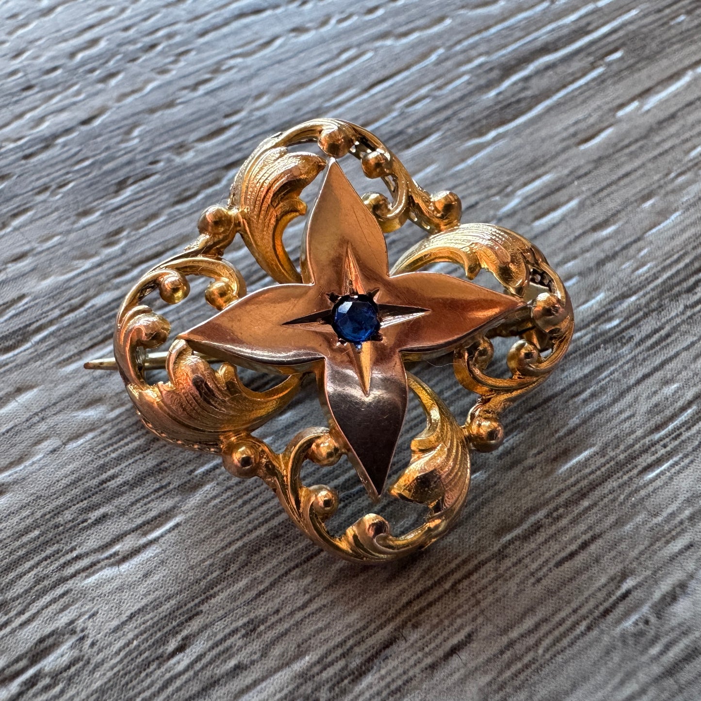 Broche ancienne en plaqué or - vers 1900