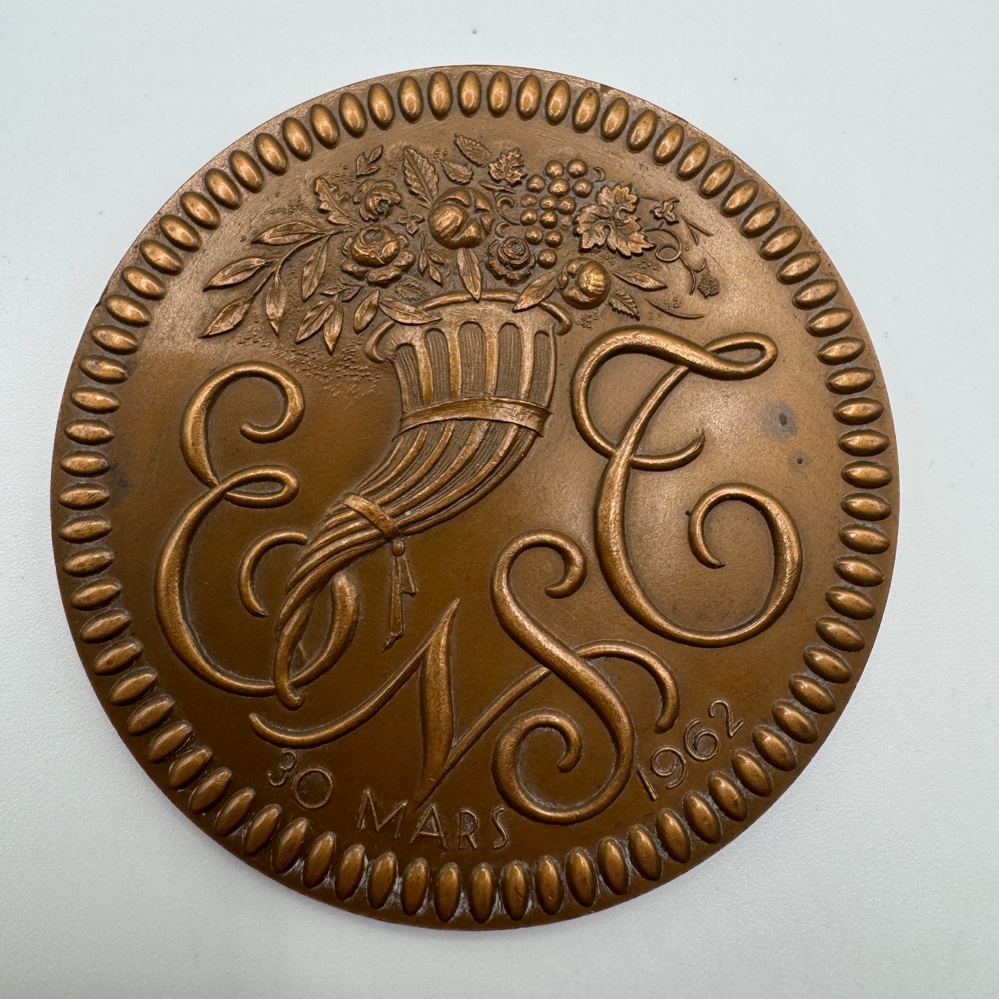 Medaille artistique ancienne en bronze « danseur et danseuse nus »