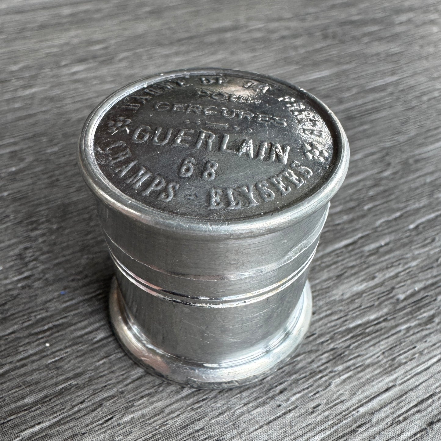 Rare boîte Ancienne GUERLAIN - « baume de la Ferté »