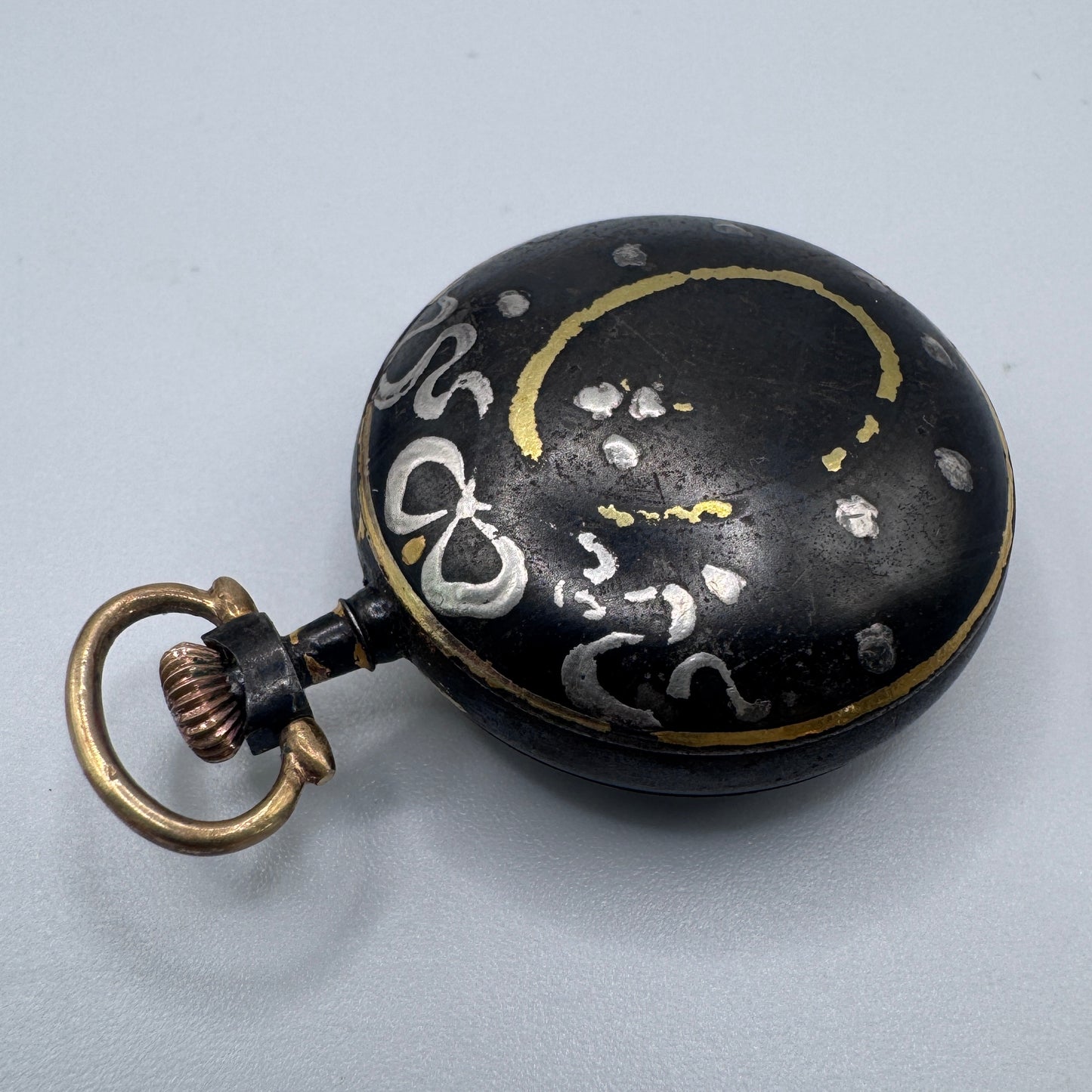 Rare Porte Louis ancien en forme de montre à gousset