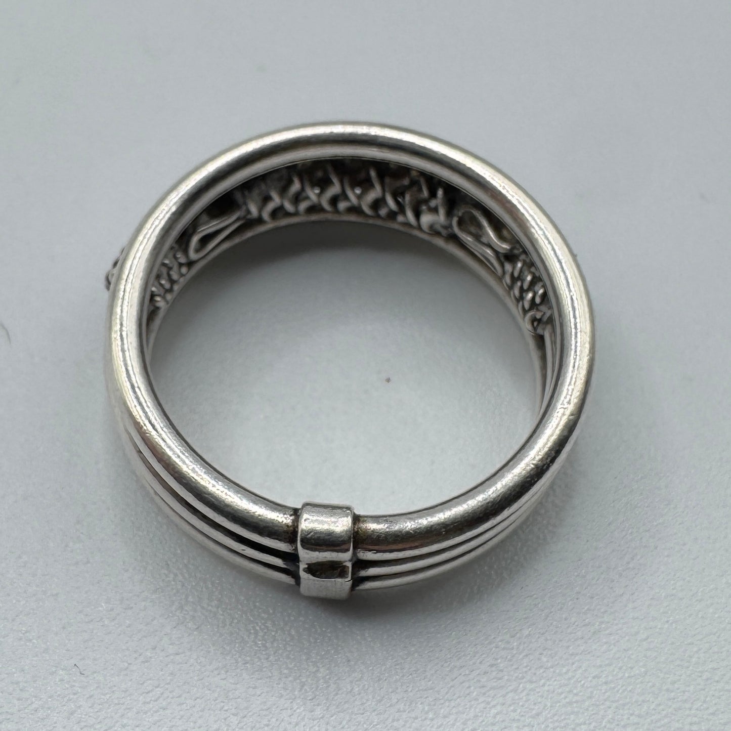 Bague en argent motif ethnique